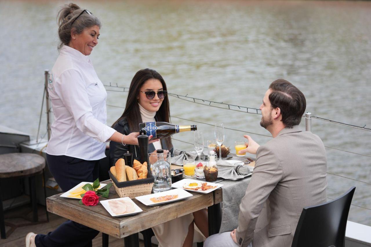 Hotel Restaurant Brasserie Feestzaal Ahoi, คอร์ตไรก์ ภายนอก รูปภาพ