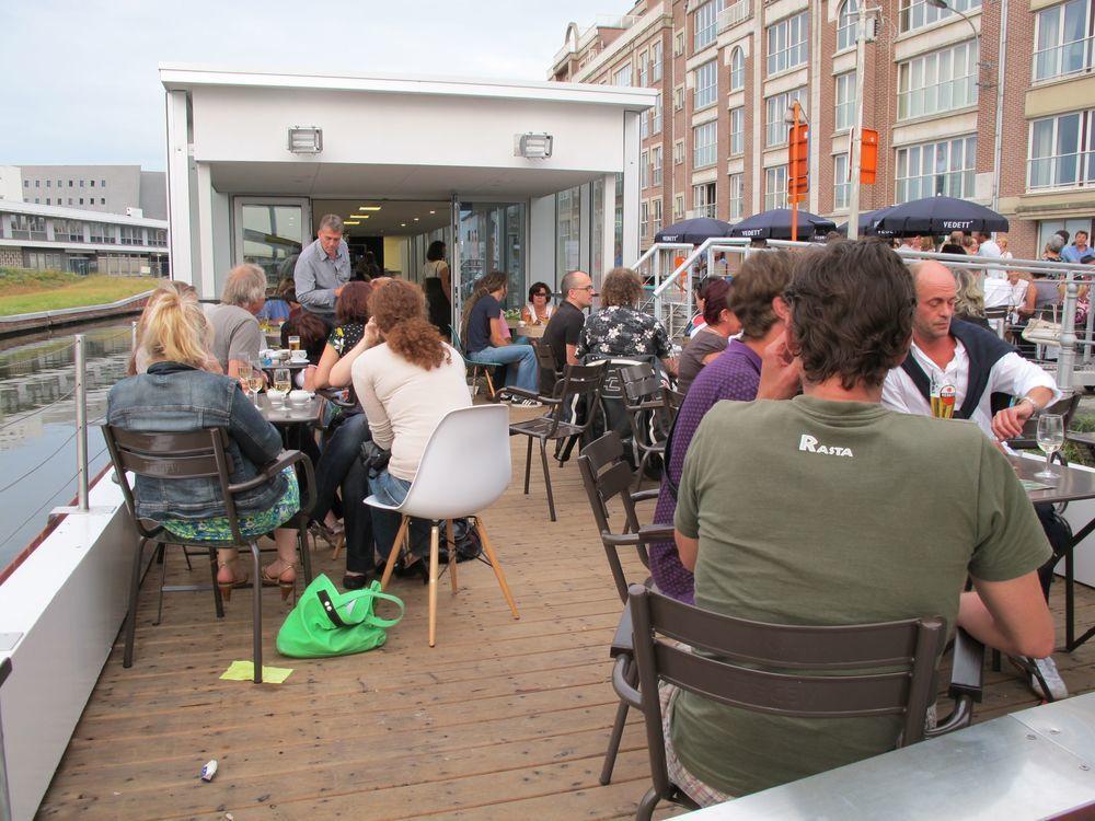 Hotel Restaurant Brasserie Feestzaal Ahoi, คอร์ตไรก์ ภายนอก รูปภาพ